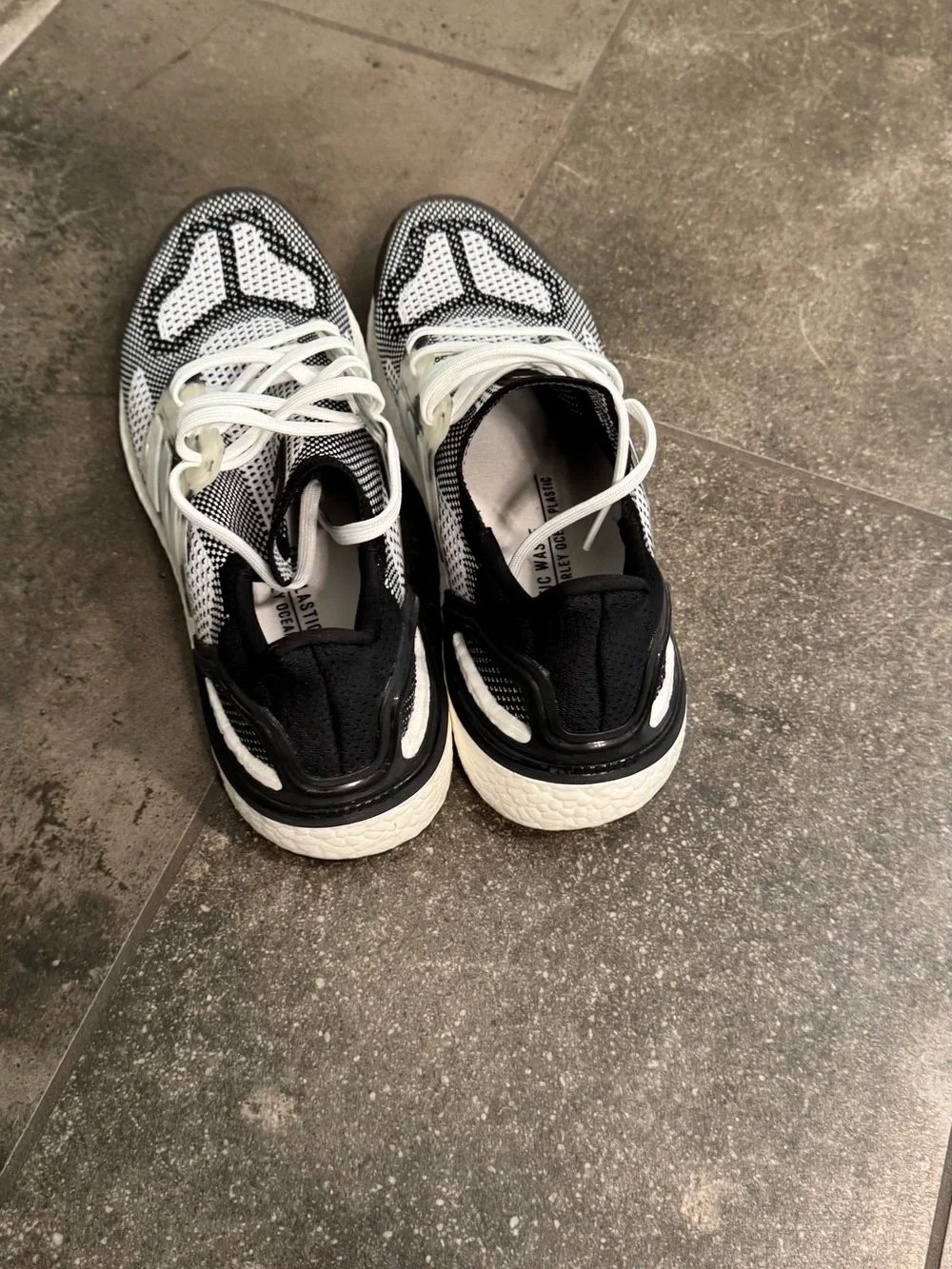 adidas Men's Black and White Knit Running Sneakers ultraboost